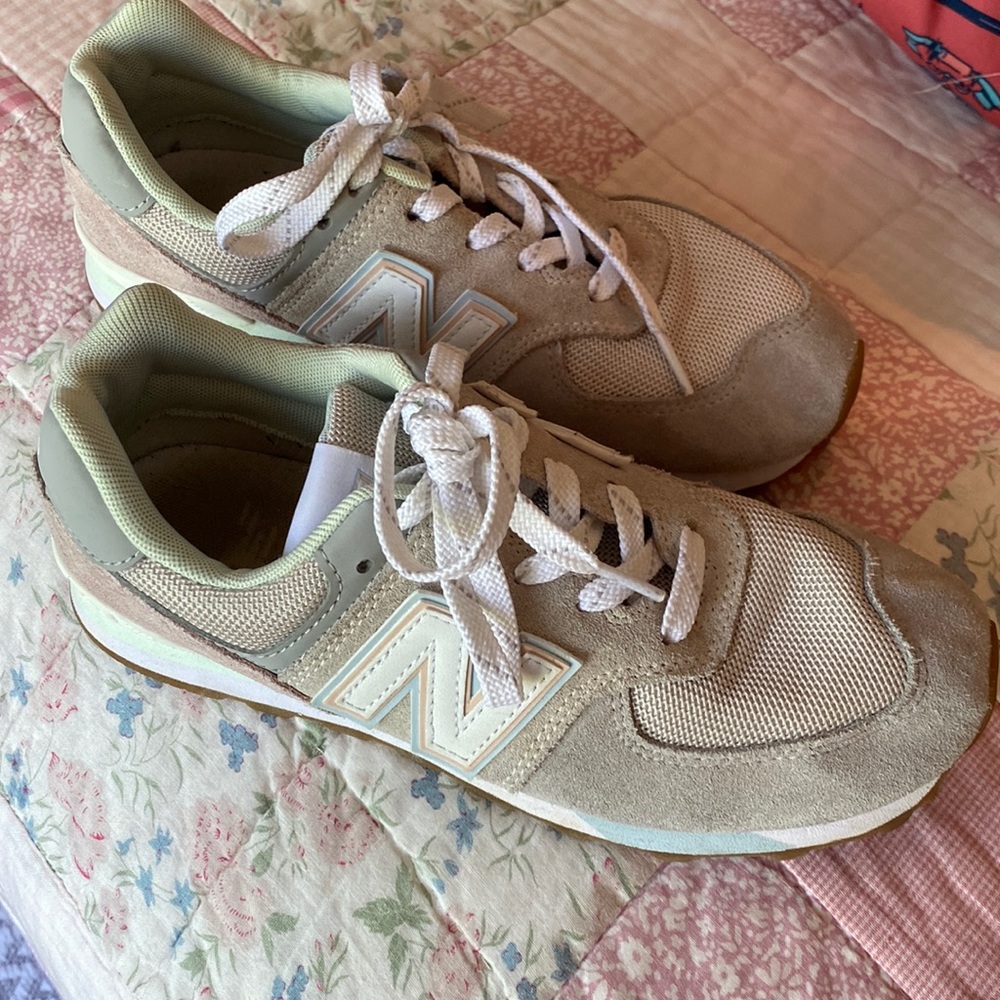New Balance size 4.5 tennis shoes
